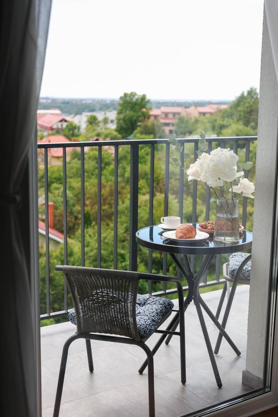 Мм Group Apartment Ужгород Екстериор снимка