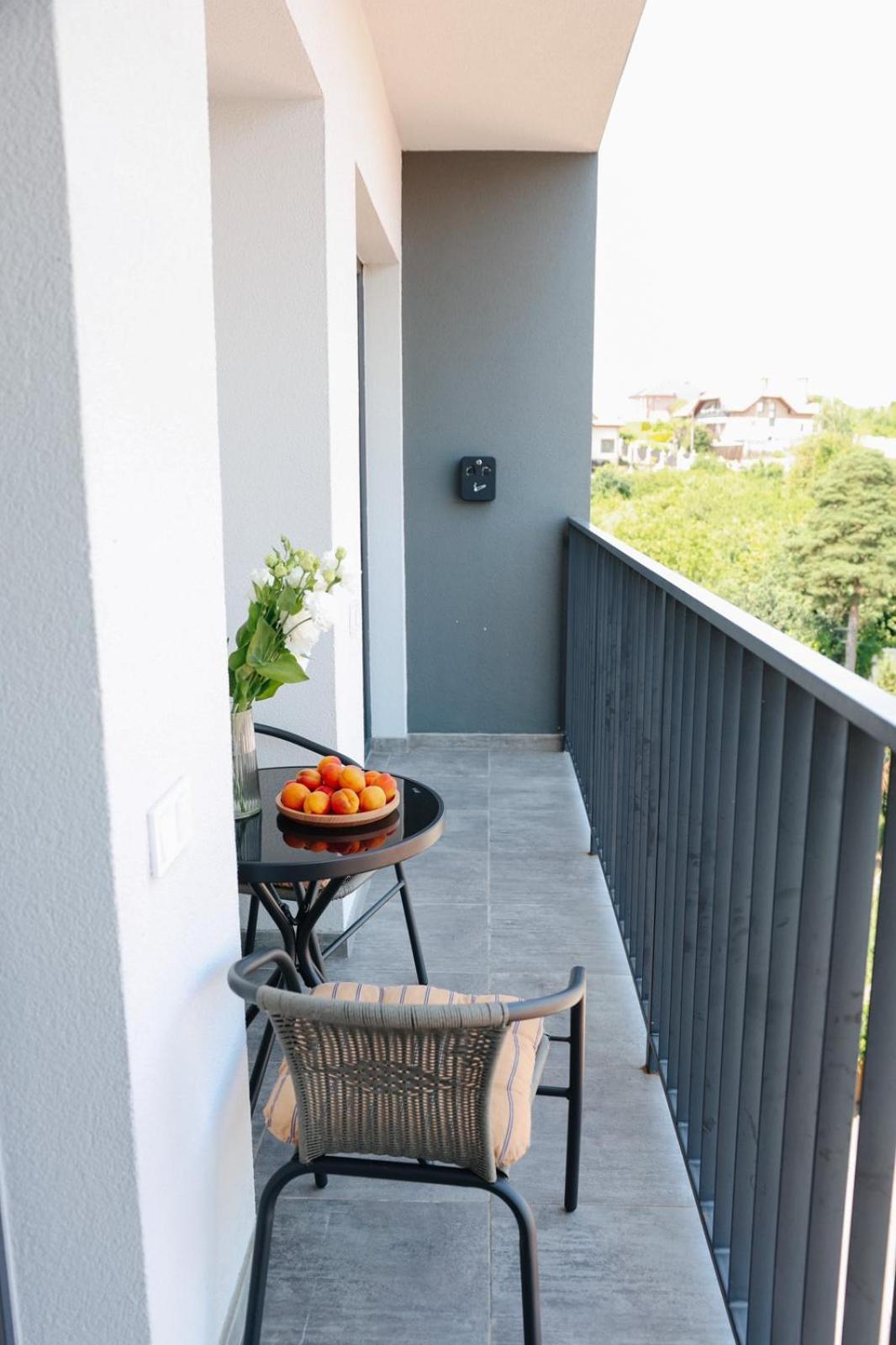 Мм Group Apartment Ужгород Екстериор снимка